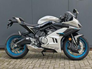 CFMOTO 675 SR-R EDIT.MODELL IN NEBULA WHITE---SOFORT VERFÜGBAR-