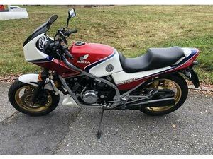 HONDA RC 15 VFR 750F CANTON ARGOVIE -