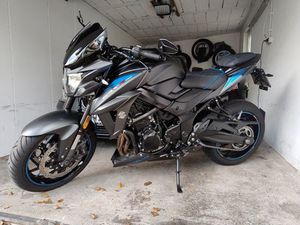 SUZUKI GSX S 750