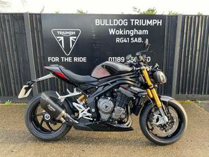 EX DEMO TRIUMPH SPEED TRIPLE 1200 RS FOR SALE IN WOKINGHAM