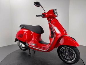 VESPA GTS 300 SUPER HPE E5 *TOP-ZUSTAND