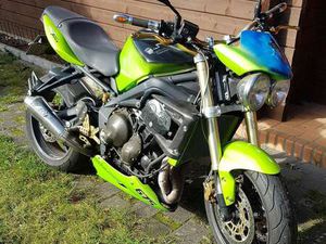 TRIUMPH STREET TRIPLE 675
