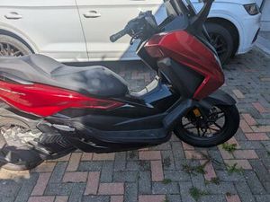 FORZA 125 MIT SMART TOP CASE ROT