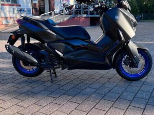 YAMAHA X-MAX 125
