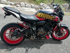 YAMAHA MT07 AKRAPOVIC