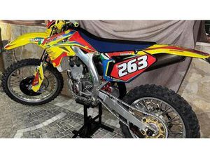 VENDO SUZUKI RM-Z 250 VALENTI RACING (2006 - 07) USATA A AVERSA (CODICE 9826960) - MOTO.IT
