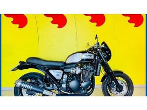 VENDO TRIUMPH THUNDERBIRD 900 SPORT (2003 - 04) USATA A BARI (CODICE 9826579) - MOTO.IT