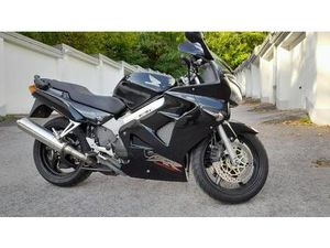 VFR 800 FI IN EINEM SEHR GUTEN ZUSTAND