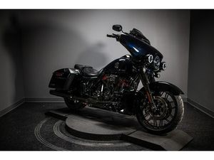 2022 CVO™ STREET GLIDE® (FLHXSE)