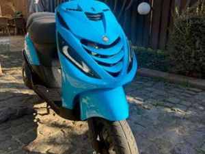 PIAGGIO ZIP - PORSCHE GT-3 BLEU — SCOOTERS | PIAGGIO — MARKTPLAATS