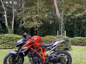 ② KTM SUPERDUKE 1290R (2015)
