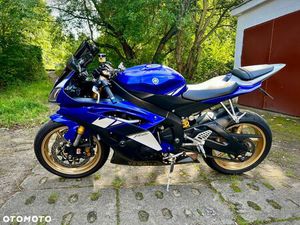 YAMAHA R6