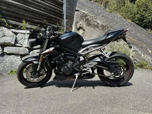 TRIUMPH STREET TRIPLE RS NAKED