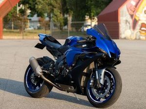 YAMAHA R1 2023 - GARANTIA ATÉ 2028PREÇO: 19.999€KM: 19.000EXTRAS LORDELO DO OURO E MASSARELOS