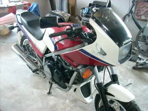 HONDA VF750F