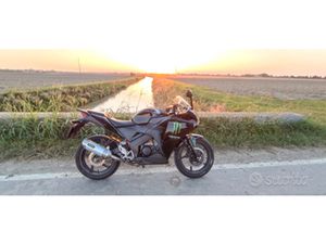 HONDA CBR 125 R