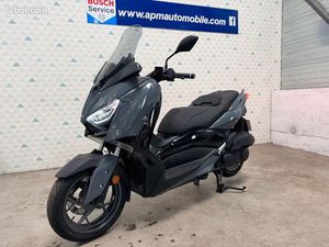 YAMAHA X-MAX 125 - 800KM - PREMIÈRE MAIN