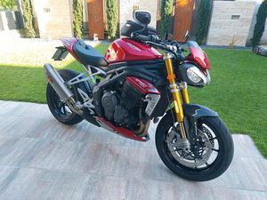 TRIUMPH SPEED TRIPLE 1200 RS NAKED BIKE