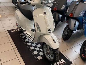 NEU VESPA 125 „GRAZY EDITION“ WEIß INNOCENTE