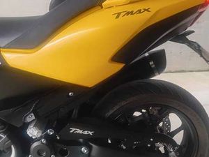YAMAHA TMAX 560 GIALLO