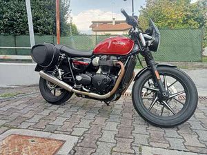 TRIUMPH STREET TWIN ROSSO
