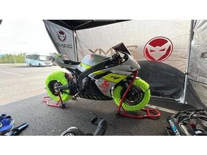 YAMAHA R1 RN19 YEC BLIPPER RENNSTRECKE
