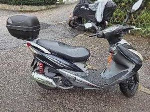 BIETE HIER EINEN TOP ROLLER SYM VS125S CANTON BASEL-LANDSCHAFT -