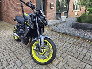 YAMAHA MT-09 FLUO GRIJS