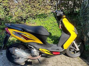 YAMAHA JOG RR GELB / SCOOTER YAMAHA JOG RR JAUNE CANTON GENÈVE -