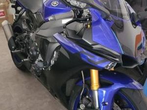 YAMAHA - R1
