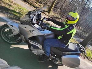 ② HONDA DEAUVILLE 700 NT700