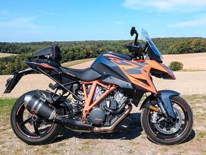 WINTERPREIS !!! BIETE MEINE SEHR SCHÖNE KTM SUPER DUKE GT BJ.23