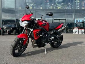 TRIUMPH STREET TRIPLE 675 R