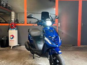 PIAGGIO ZIP IGET BROM 45KM E5 2023 FULL — SCOOTERS | PIAGGIO — MARKTPLAATS