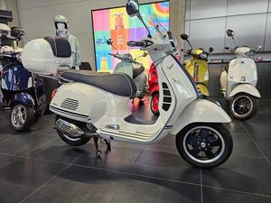VESPA GTS 300 YACHT