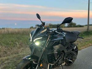 YAMAHA MT-10