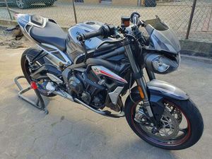 TRIUMPH STREET TRIPLE 765 RS