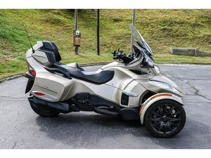 2017 CAN-AM® SPYDER® RT-S 6-SPEED SEMI-AUTOMATIC (SE6)