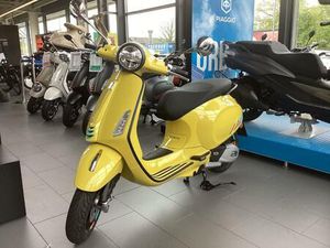 VESPA PRIMAVERA 50 S GIALLO VORFÜHRFAHRZEUG