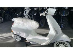 VENDO VESPA SPRINT 50 JUSTIN BIEBER (2022 - 24) NUOVA A CAPUA (CODICE 9832941) - MOTO.IT