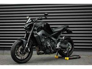 YAMAHA MT-09 TOUR ABS 119PK 2023 NIEUWSTAAT / COMPLETE DOCUMENT ZWART