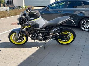 YAMAHA MT09 RN29 NIGHT-FLUO