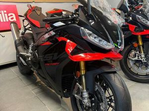 VENDO APRILIA RSV4 1100 FACTORY (2025) NUOVA A ERBA (CODICE 9834037) - MOTO.IT