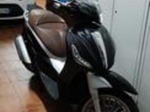 PIAGGIO BEVERLY 300 IE 2014 BAULETTO E PARABREZZA