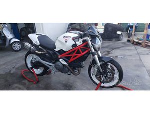 DUCATI MONSTER 696 PLUS