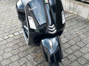 VESPA 125 GTS SCHWARZ - TOP ZUSTAND