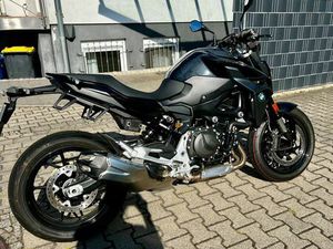 BMW F 900 R TRIPLE BLACK TIEFERLEGUNG 3 PAKETE