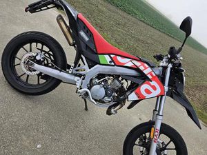 APRILIA SX 50 SUPERMOTO 45KM/H PAPIERE AM FÜHRERSCHEIN