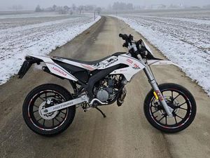 DERBI SENDA 50 SUPERMOTO 45KM/H PAPIERE AM FÜHRERSCHEIN