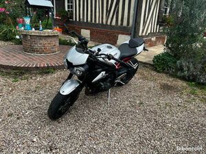 STREET TRIPLE R 765